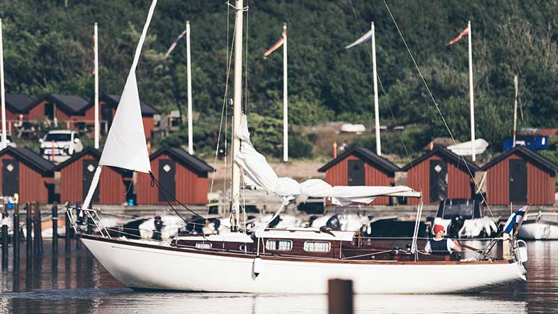 Segelbåt i Skallkrokens Båtsällskap i Haverdal